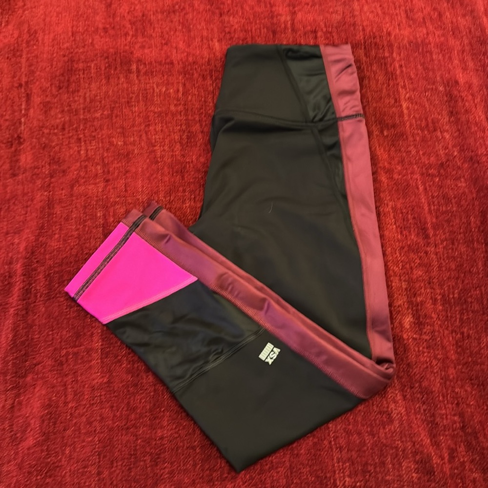 NWOT! Knockout Capri by Victoria Sport